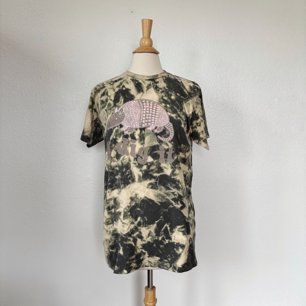 Tie-Dye Armadillo Graphic Short Sleeve T-Shirt